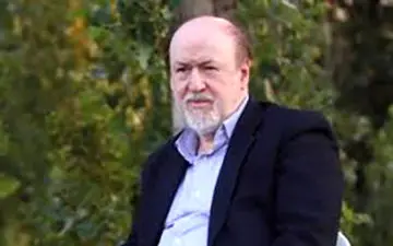 بغض مدیرعامل استقلال پس از توهین برخی هواداران به پدر مرحومش + فیلم