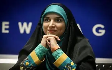 مجری زن: بخاطر وسوسه بازیگری، چادرم را کنار نمی‌گذارم