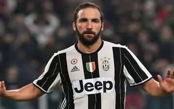  مهاجم آرژانتینی یوونتوس نمیخواهد این تیم را ترک کند
