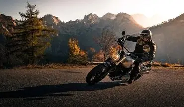 لحظه دلهره آور و شگفت انگیز بالارفتن یک موتورسوار از قله کوه + ویدئو