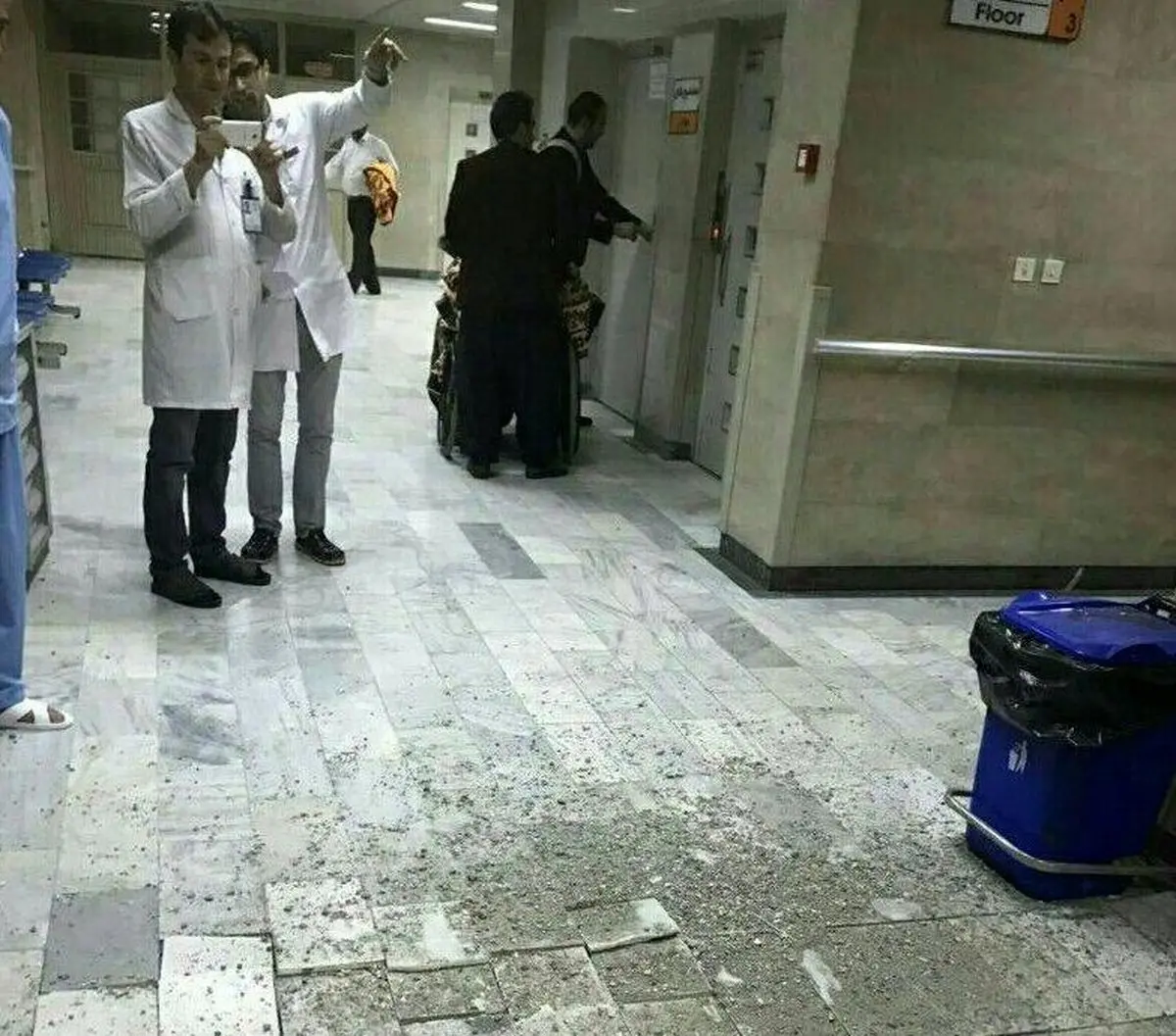 ریزش سقف بیمارستان امام خمینی (ره) ارومیه پس از وقوع زلزله + عکس 