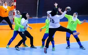 تقدیر از دو بانوی هندبالیست برای استفاده از پوشش چادر     