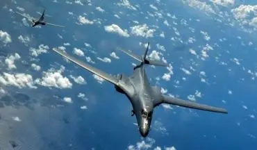 پرواز بمب‌افکن‌های آمریکا بر فراز شبه جزیره کره همزمان با احتمال آزمایش موشکی جدید پیونگ‌یانگ