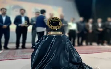 اجرای طرح جامع "تشویق" در مدرسه هوشمند کرمانشاه و تجلیل از دانش‌آموزان موفق در حوزه‌های مختلف

