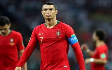 تذکر رونالدو به داور درباره وقت‌کشی بازیکنان ایران