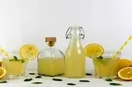 لایه‌ای که روی سطح آبلیموی خانگی ایجاد می‌شود، خطرناک است؟