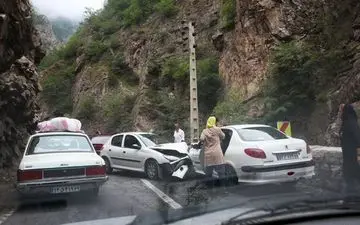 علت سُر خوردن خودروها در جاده چالوس مشخص شد