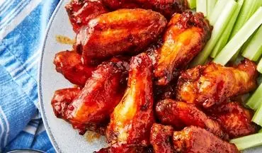 طرز تهیه بال مرغ دودی؛ طعمی خاص و خوشمزه با سبزیجات تازه