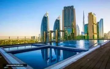 فیلم | پارکینگ‌ها جایگزین هتل‌های مجلل دبی شد؛ بحران اسکان در امارات