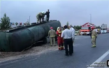  تانکر حامل ۲۰ تن آمونیاک در آزادراه قزوین-کرج واژگون شد 
