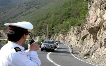 برخورد پلیس با خودروهای شخصی دارای چراغ‌های چشمک‌زن و گردان