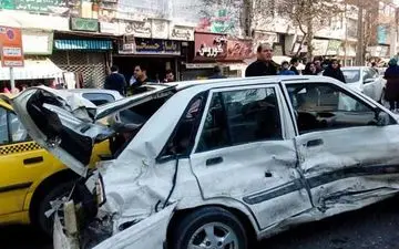 یک نفر فوت کرد و 11 خودرو آسیب دید/برخورد اتوبوس با عابران پیاده در کرج 