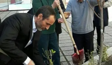 حال و هوای منزل احمدی نژاد در روز درختکاری