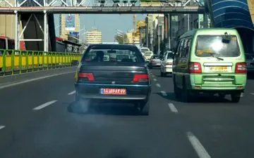 برخورد شدید پلیس با خودروهای دودزا

