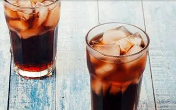 چرا باید از مصرف نوشیدنی‌های قندی دوری کنیم؟
