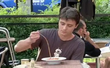  شوخی جدید یک دوربین مخفی سر میز رستوران!