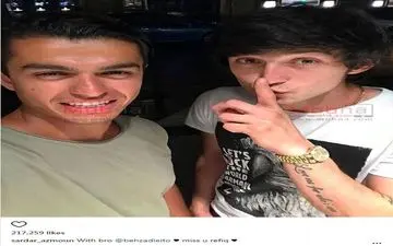 سلفی سردار آزمون به همراه خواننده رپ زیرزمینی در روسیه! (عکس)