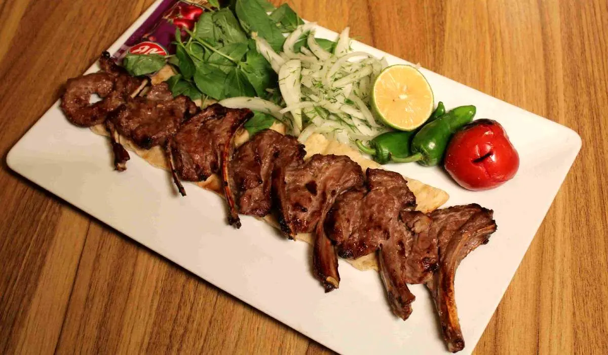 طرز تهیه کباب شیشلیک در فر؛ غذای رستورانی خوشمزه و مجلسی