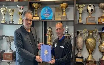 قرارداد کمالوند با استقلال امضا شد