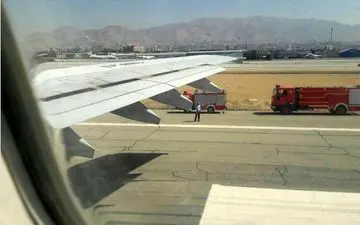 مسافران وحشت زده هواپیمای ماهان در روی باند