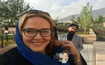 عکس عاشقانه "بهاره رهنما" و شوهرش کنار استخر + عکس