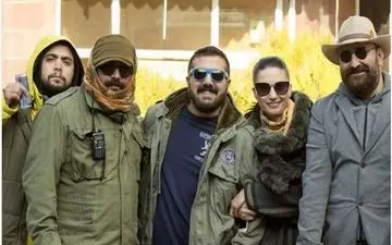 عکس یادگاری مهران احمدی به همراه گروه کارگردانی در ارمنستان (عکس)