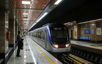 بازدید سرزده مدیرعامل شرکت مترو از روند بهسازی سوزن در ایستگاه شهرری/ فردا خط یک آماده سرویس‌دهی است