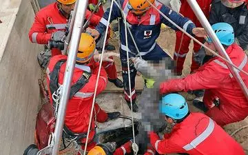 مرگ دردناک آتش نشان فداکار در صحنه نجات یک مرد / هر 2 در عمق چاه جان باختند
