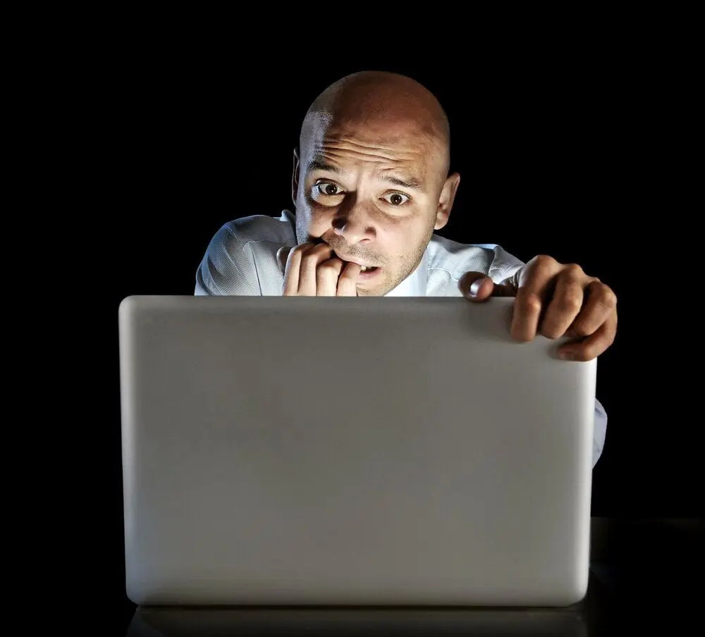 تماشای فیلم های پورن چه پیامدهایی دارد؟