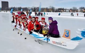 مسابقه قایق‌رانی روی یخ!