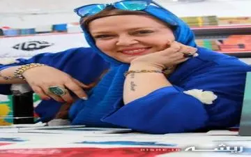 خالکوبی دست های "بهاره رهنما" در نمایشگاه کتاب سوژه عکاسان شد + عکس