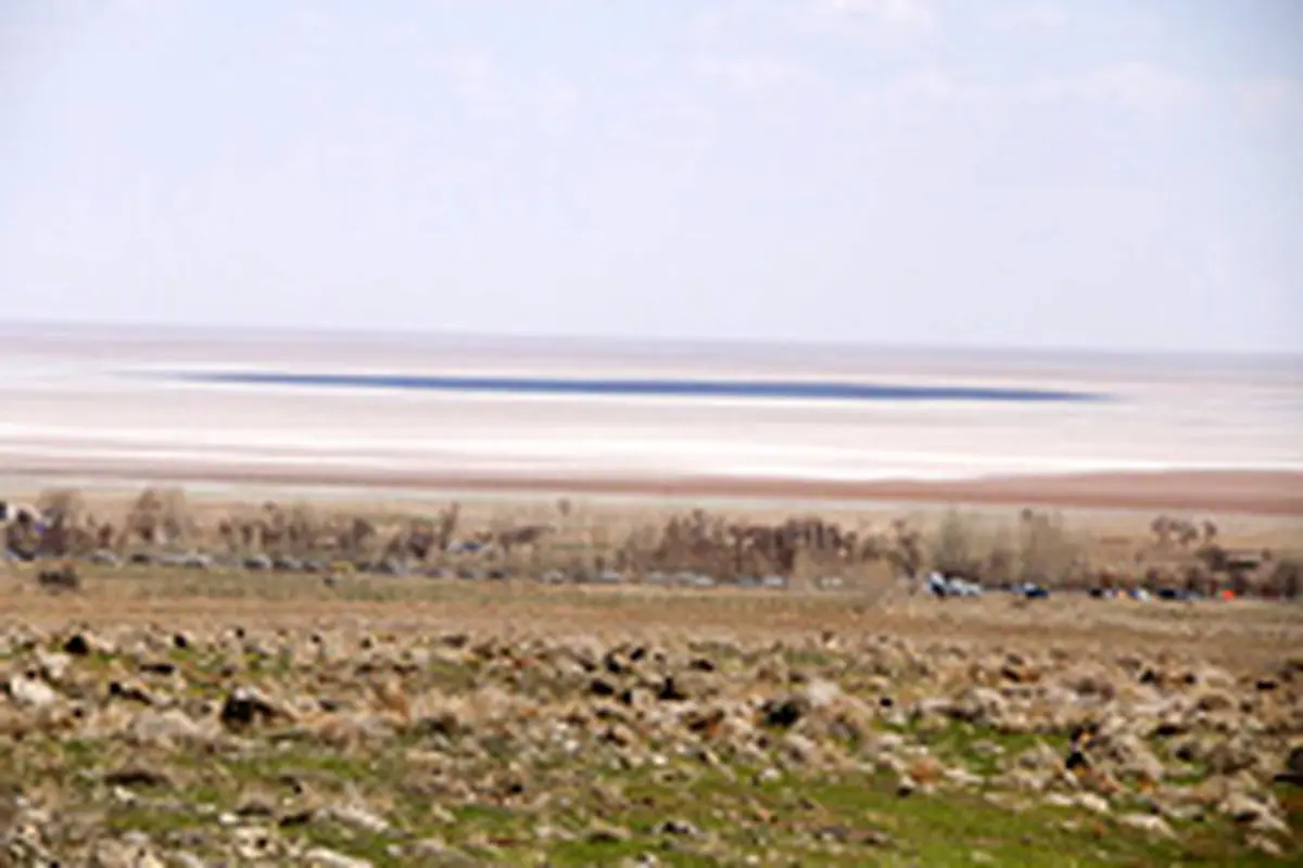 
دریاچه ارومیه خشک شده‌ است؟