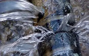 اعزام دو اکیپ برای تعمیر خط لوله آب پلدختر