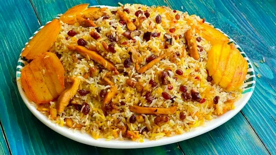 طرز تهیه گردو پلو با مرغ؛ پلو مخلوط خوشمزه و مقوی