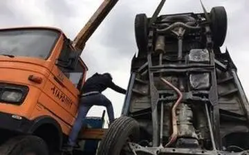 واژگون شدن نیسان در بزرگراه مدرس 