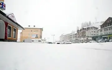 تغییر ناگهانی آب و هوا در اتریش با بارش برف در تابستان + فیلم 