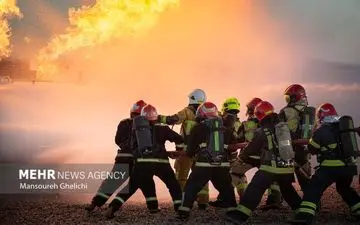 مهار کامل آتش سوزی مجتمع تجاری درگهان با ۱۷ مصدوم