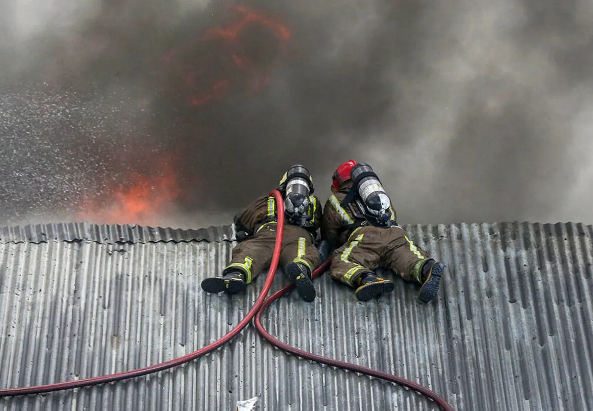 آتش‌سوزی انبار کالاهای بازرگانی در قشم مهار شد