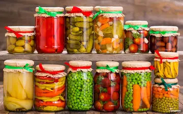 مصرف ترشی برای چه کسانی ضرر دارد؟
