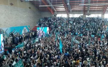 سنگ تمام کرمانشاهیان برای پزشکیان/ استقبال پرشور در قامت یک رئیس جمهور/ویدیو