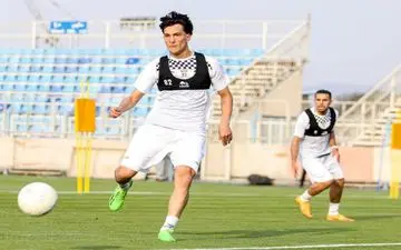 مدافع تراکتور یک سال از فوتبال محروم شد
