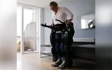 راه رفتن معلولان به کمک وسیله‌ای قدرتمند + فیلم