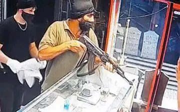  بازداشت 8 سگ وحشی مسلح در مشهد