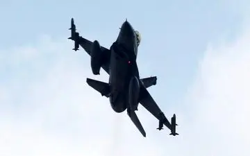 فرود اضطراری ۳ فروند جنگنده اف- ۱۶ آمریکا در ژاپن