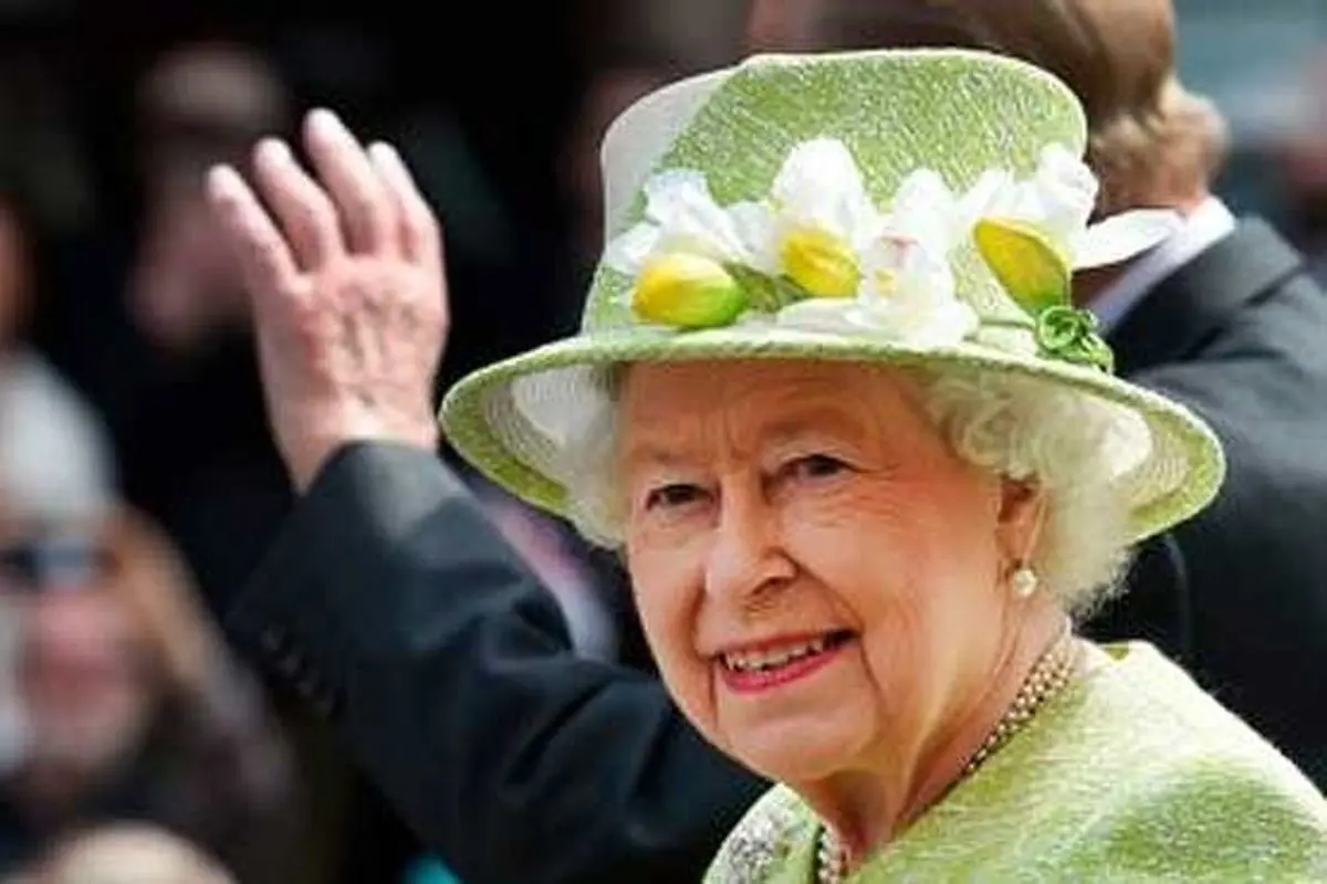 ملکه انگلیس به زودی از قدرت کنار می کشد / شاهزاده از مادرش رو دست خورد!