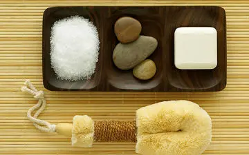 چرا اضافه کردن نمک به شامپو برای پوست و موی سرتان مفید است؟