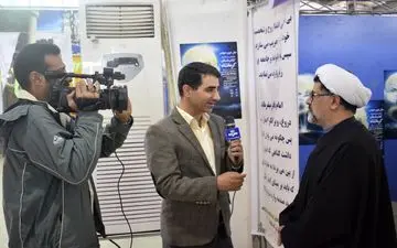 فعالیت شبکه خبر صداوسیما کرمانشاه و تعدادی از خبرنگاران در چهاردهمین نمایشگاه کتاب از دریچه دوربین فرتاک‌نیوز