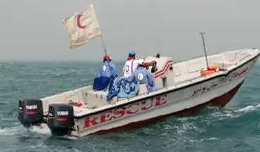امدادگران هلال احمر گناوه سرنشینان دو قایق حادثه‌دیده را نجات دادند