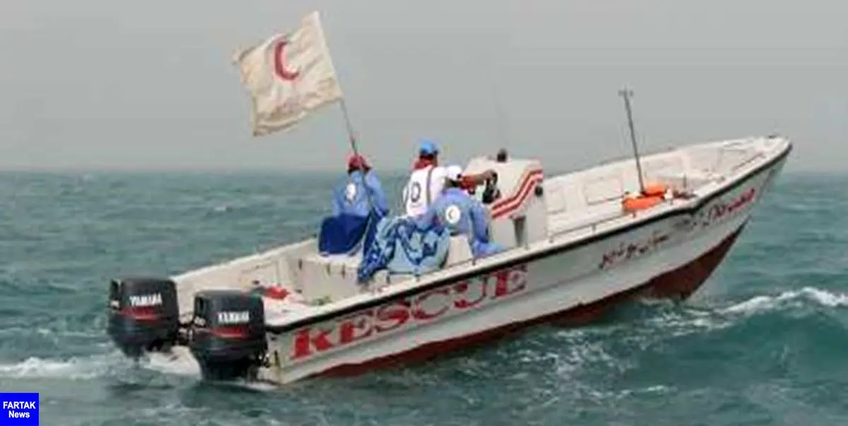امدادگران هلال احمر گناوه سرنشینان دو قایق حادثه‌دیده را نجات دادند