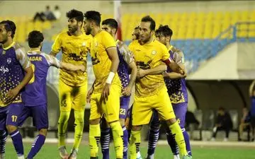 طلایی پوشان قصد لیگ برتری شدن دارند/صدر از دست بادران ۱۰ نفره رفت! 